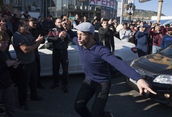 Người dân Dagestan xuống đường ăn mừng chiến thắng của Khabib