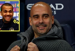 Dani Alves nói thích Pep Guardiola dẫn dắt hơn cả chuyện giường chiếu, và nhận phản ứng bất ngờ từ thầy cũ