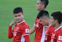 AFF Cup 2018: Quang Hải trở thành "Thánh nhọ" trong thử thách sút bóng trúng xà ngang