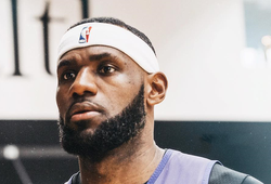 Bắt chước LeBron James, cầu thủ Lakers rủ nhau trang bị phụ kiện trên đầu