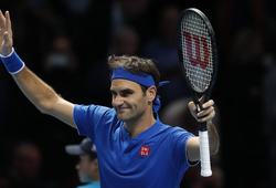 Đứng dậy mạnh mẽ sau mở màn thảm họa, Federer rộng cửa vào bán kết ATP Finals