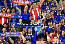 Trái ngược Việt Nam, tuyển Thái Lan phải “cầu xin” CĐV đến sân
