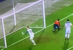 Ở tình huống "đá vào dễ hơn ra ngoài", Alvaro Morata gây ngỡ ngàng vì làm điều khó hơn!