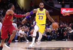 Nhìn lại màn trình diễn xuất sắc của LeBron James trong tái ngộ Cleveland Cavaliers