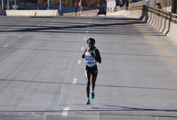 Chẳng cần Nike Vaporfly 4%, Keitany vẫn chiến thắng New York City Marathon vẻ vang