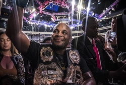 Daniel Cormier: "Ông là ai mà đòi tước đi trận tranh đai của tôi hả Jones?"