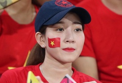 CĐV ĐT Việt Nam gọi tên Xuân Trường, không quên dọn rác sau trận đấu với Lào