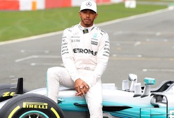 Hamilton thể hiện quyết tâm trước mùa giải mới trong khi các đối thủ nghỉ xả hơi