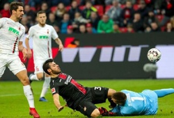Sốc: Thủ môn tại Bundesliga vẫn bay lượn bắt bóng sau khi bị mất một phần lưỡi 