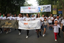 Chạy vì trẻ em Hà Nội 2018 thu hút hàng nghìn người tham dự, quyên góp hơn 1 tỷ đồng