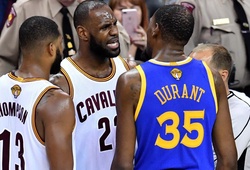 Kevin Durant với nhận định: "Môi trường quanh LeBron James thật độc hại"