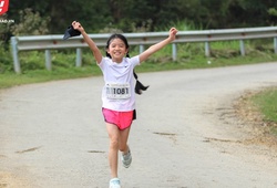 Người lớn chào thua cô bé lớp 3 chạy 10km ở Hà Giang Marathon