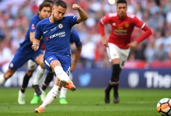 Hazard đánh lừa De Gea trên chấm phạt đền bằng chiến thuật “mắt lác”