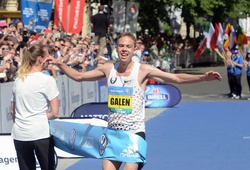 Gạt nỗi buồn Boston Marathon, Galen Rupp vô địch ở Prague với kỷ lục mới