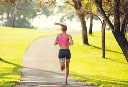 6 lợi ích tuyệt vời để bạn nhấc mông khỏi giường và chạy bộ buổi sáng
