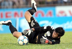 Bắt hụt bóng như Loris Karius, thủ môn Hà Nội FC trả giá đắt trước Than Quảng Ninh