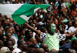 CĐV Nigeria ăn mừng cùng... Argentina trong ngày "Đại bàng xanh" đại thắng