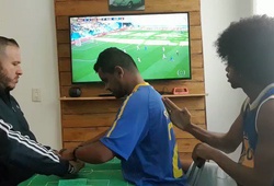 Xúc động hình ảnh người mù và điếc tận hưởng bàn thắng của Neymar tại World Cup 2018