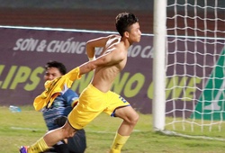 Sao U23 Việt Nam Phan Văn Đức cởi áo ăn mừng sau khi "xé lưới" Sài Gòn FC