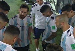 Messi đã "chỉ đạo" gì khi họp đội giữa giờ giúp Rojo ghi bàn quyết định cho Argentina?