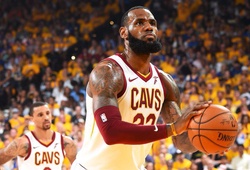  29 điểm, 13 assists và 9 rebounds của LeBron James tại Game 2 NBA Finals 2017/18