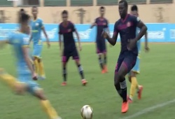 Pha phạm lỗi rợn người của Da Sylva nhưng trọng tài không rút thẻ cảnh cáo