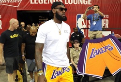 Soi chiếc quần Lakers nóng nhất mùa hè của LeBron James mặc dự khán tại Summer League vừa qua