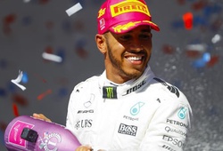 Lewis Hamilton gia hạn hợp đồng với Mercedes và nhận lương kỷ lục
