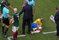 Top 10 pha ăn vạ, "đóng kịch" gây tranh cãi  hơn cả sự vụ của Neymar trước Mexico