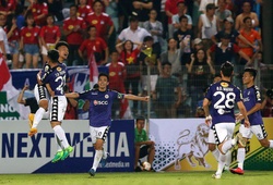 Các tuyển thủ U23 Việt Nam phủ bóng "Vua phá lưới nội" V.League 2018