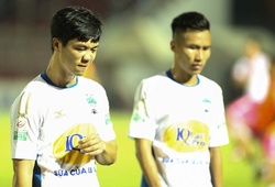 Công Phượng nóng tính khi cho rằng Tuấn Mạnh câu giờ trên sân Pleiku