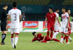 Đạp xước đùi Văn Quyết, Olympic Bahrain chơi thiếu fair-play thế nào?