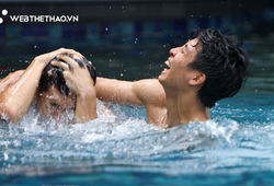 Olympic Việt Nam khoe body 6 múi bỏng mắt bên hồ bơi, sẵn sàng cho trận tranh HCĐ