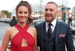 Lịch thi đấu UFC của Conor McGregor bị ảnh hưởng vì... bạn gái sinh nở