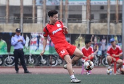 Bàn thắng của "Gà son" MC Thành Trung cho UCE Lê Dương trước Dương Nội