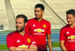 Video hài hước: 3 cầu thủ Manchester United “chọi” 100 cầu thủ nhí