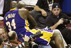 Nghe nhiếp ảnh gia huyền thoại của LA Lakers nói về khoảnh khắc bị Shaquille O'Neal đè lên người 