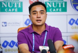 HLV Đức Thắng: "Khi nào FLC Thanh Hóa có lợi thế thì tiếng còi méo mó lại xuất hiện"