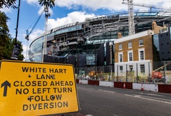 Lí do "củ chuối" khiến sân mới của Tottenham xây mãi chưa xong