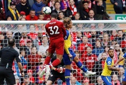 Liverpool nuôi sống tham vọng vô địch Ngoại hạng Anh nhờ bóng chết