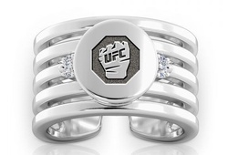UFC cho ra mắt nhãn hiệu… đồ trang sức?!