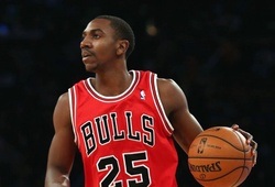 Tin NBA 27/12: Cầu thủ bóng rổ bị nghi lấy trộm đồ trên máy bay