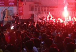 Chùm ảnh offline M.U - Arsenal: 1.200 fan cháy cùng "Ngày hội Quỷ đỏ" 