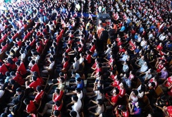 Fan M.U tổ chức "Ngày hội Quỷ đỏ" cổ vũ trận đại chiến với Arsenal 