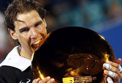 Nadal được “cắn” Cúp sau 5 tháng
