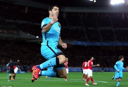 Barcelona 3-0 Guangzhou: Suarez rực sáng