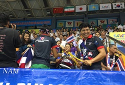 CĐV Thái Lan làm nóng bầu không khí Giải bóng chuyền nữ Châu Á