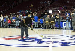 Dạo quanh NBA ngày 01/12: Sixers - Kings bị hoãn do mặt sân trơn