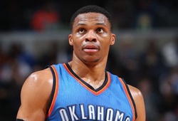 Dạo quanh NBA 05/01: Westbrook xin lỗi vì ném bóng vào trọng tài