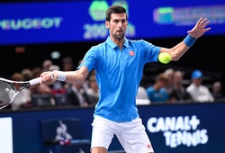 Djokovic ngược dòng vào tứ kết Paris Masters